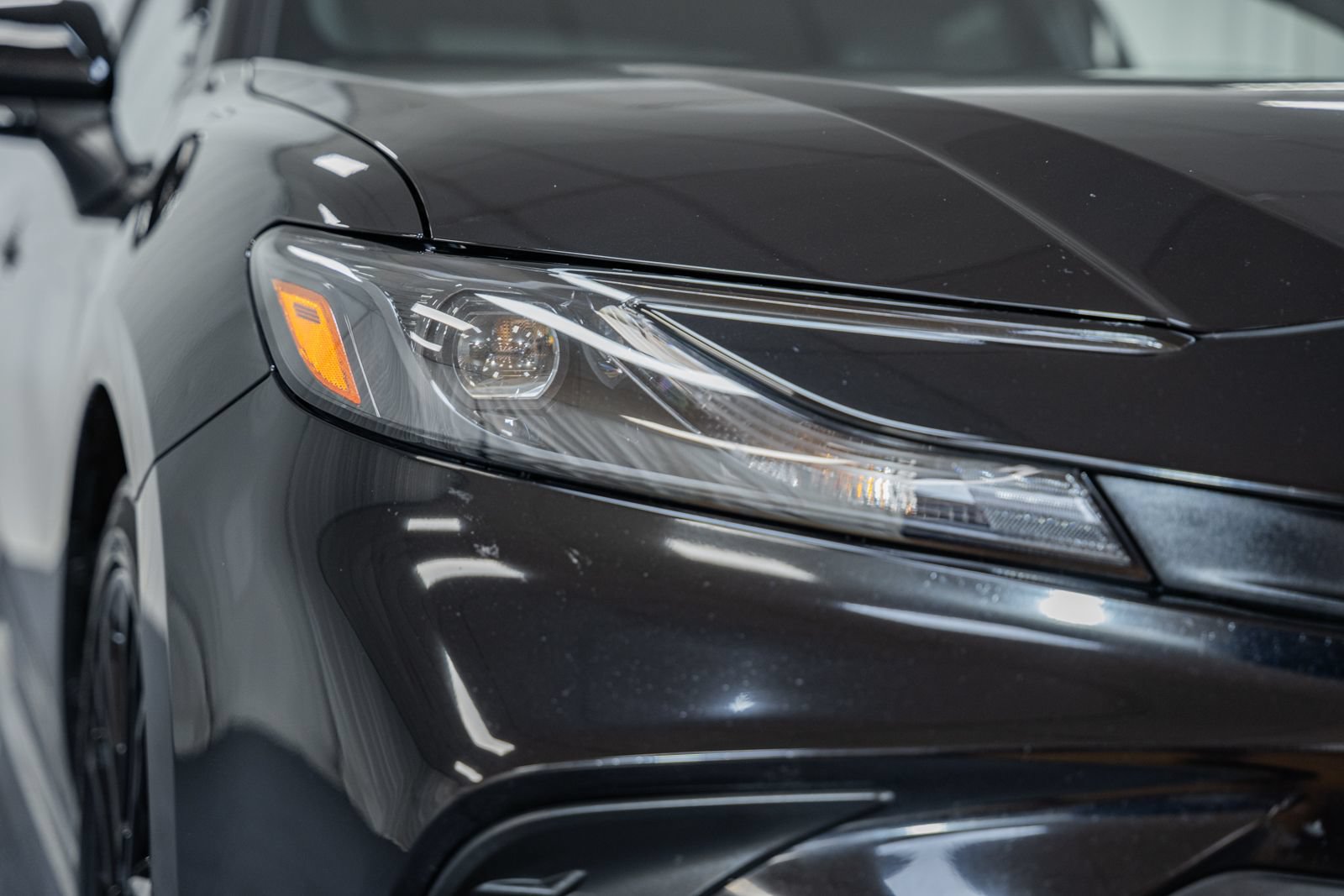 Used 2025 Toyota Camry SE FWD image 9