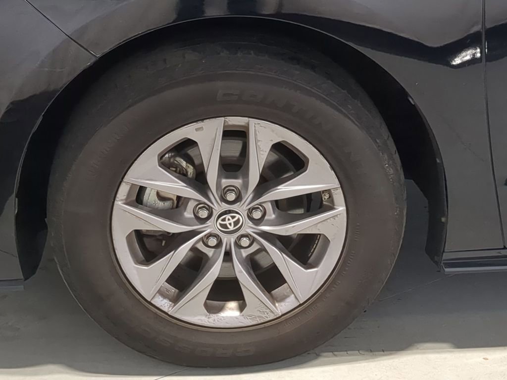 Used 2021 Toyota Sienna XLE FWD image 17