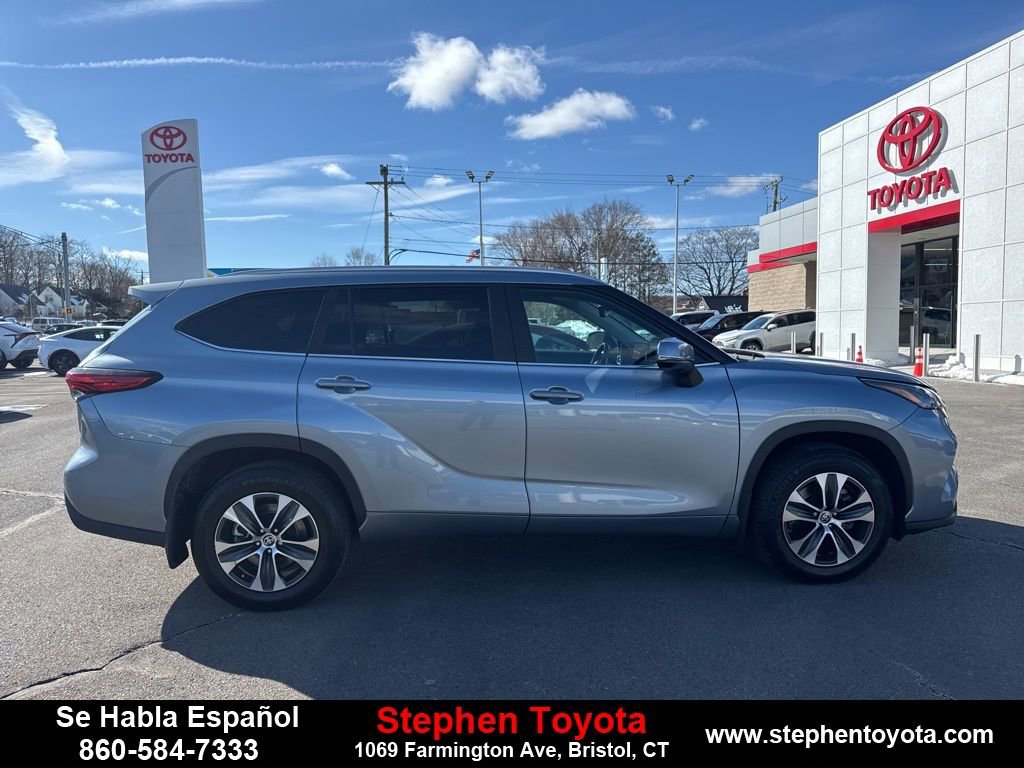 Used 2023 Toyota Highlander XLE AWD/4WD image 8