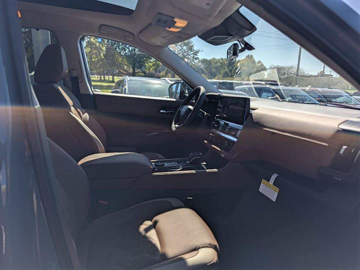 New 2026 Nissan Pathfinder Platinum AWD/4WD image 37