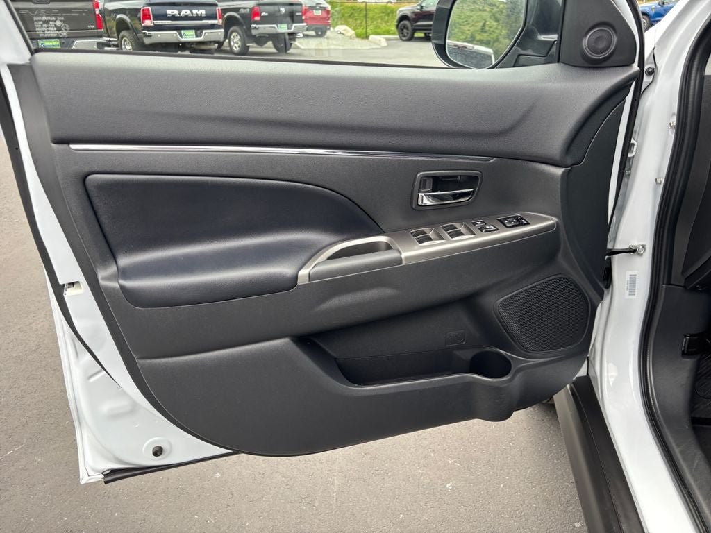 Used 2025 Mitsubishi Outlander Sport SE AWD/4WD image 20
