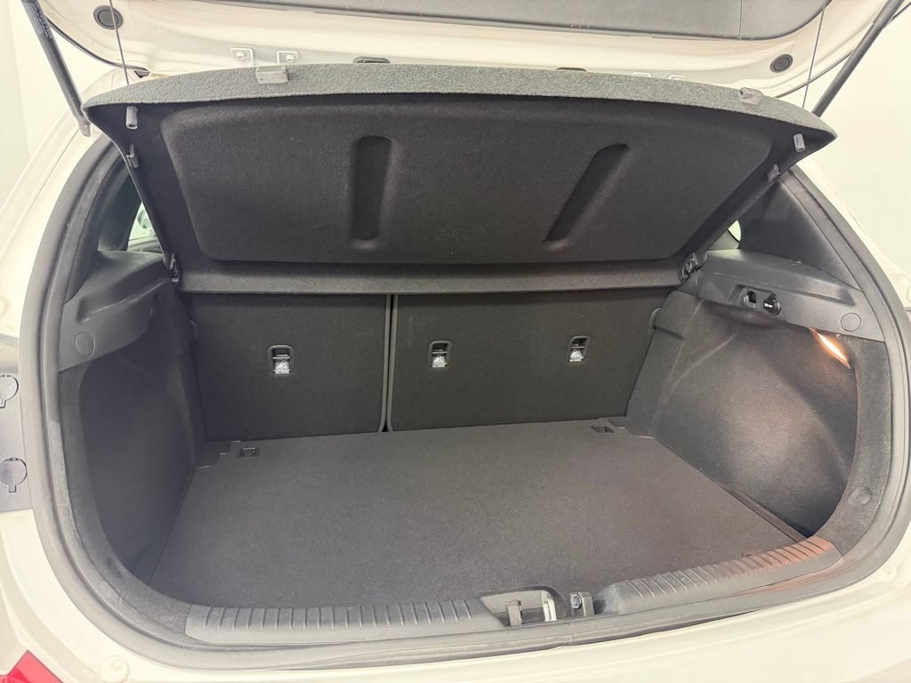 Used 2020 Hyundai Elantra GT FWD image 32