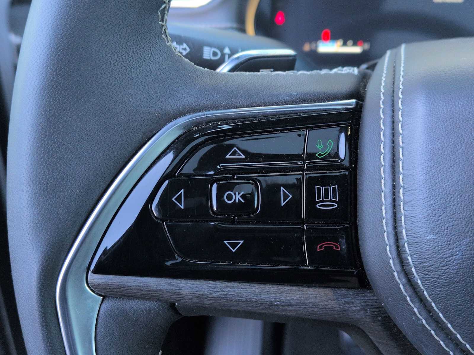 Used 2024 Jeep Grand Cherokee Overland w/ Luxury Tech Group IV image 25