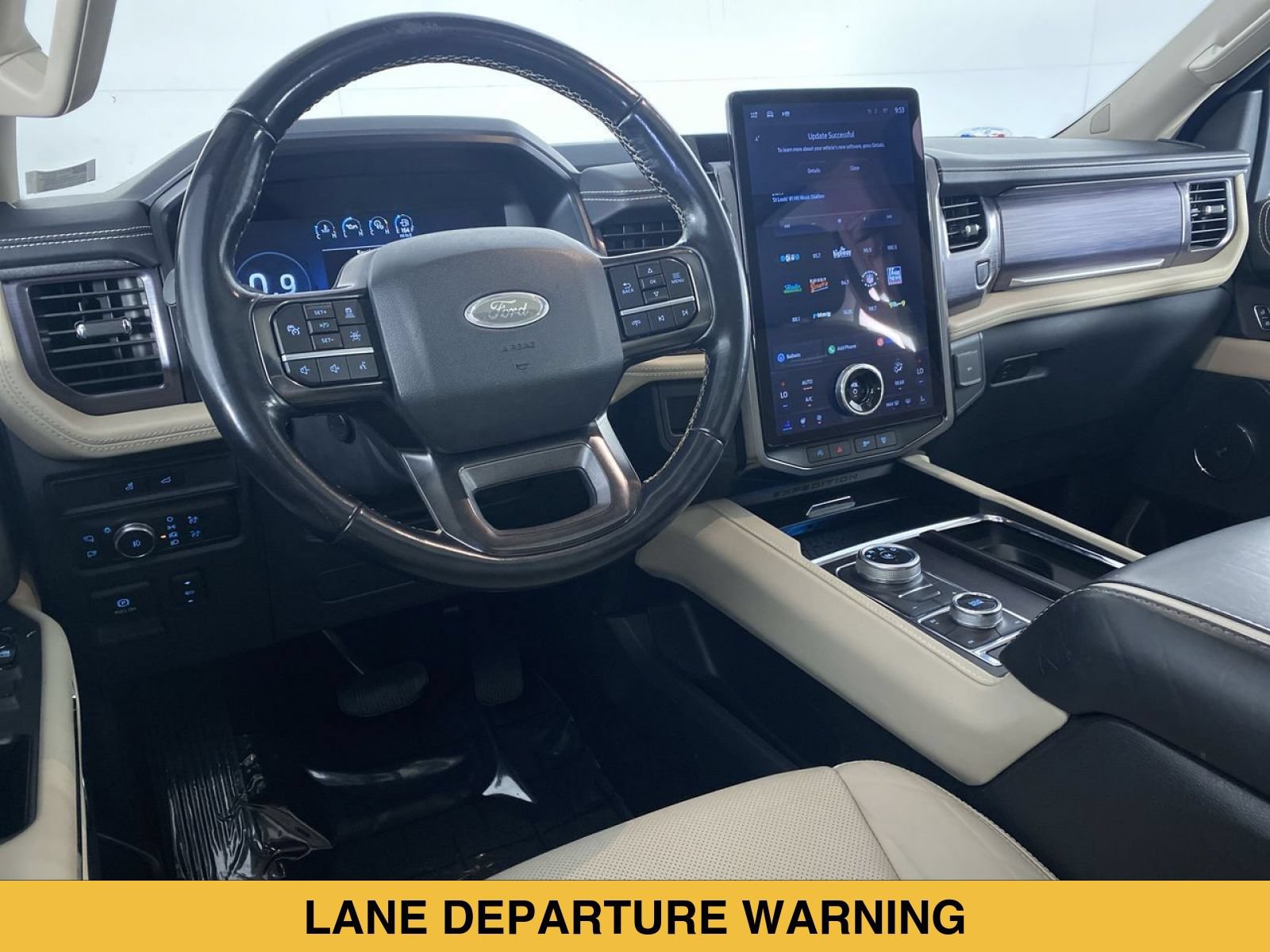 Used 2022 Ford Expedition Platinum AWD/4WD image 2