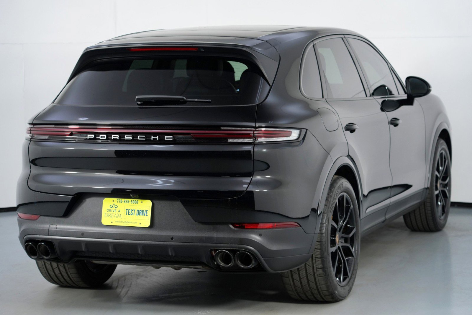 Used 2024 Porsche Cayenne w/ Sport Chrono Package image 52