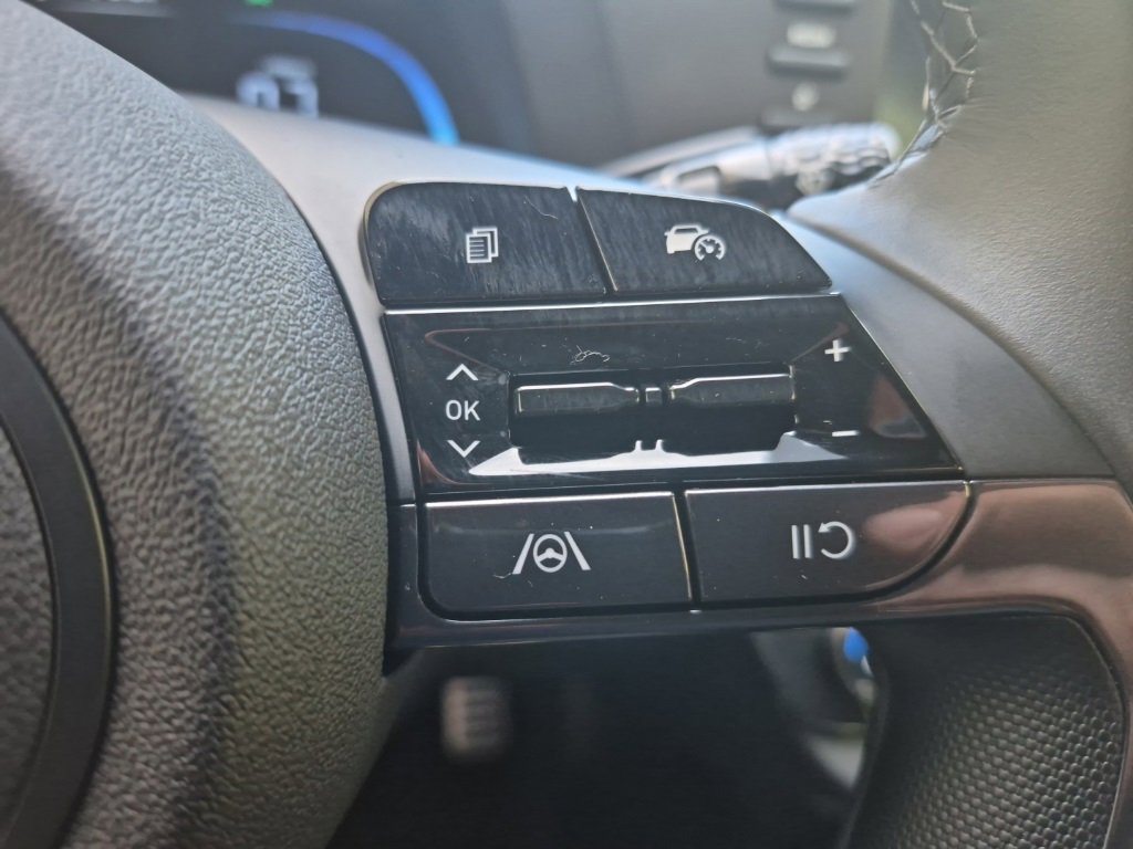 Used 2025 Hyundai Elantra Sport image 16