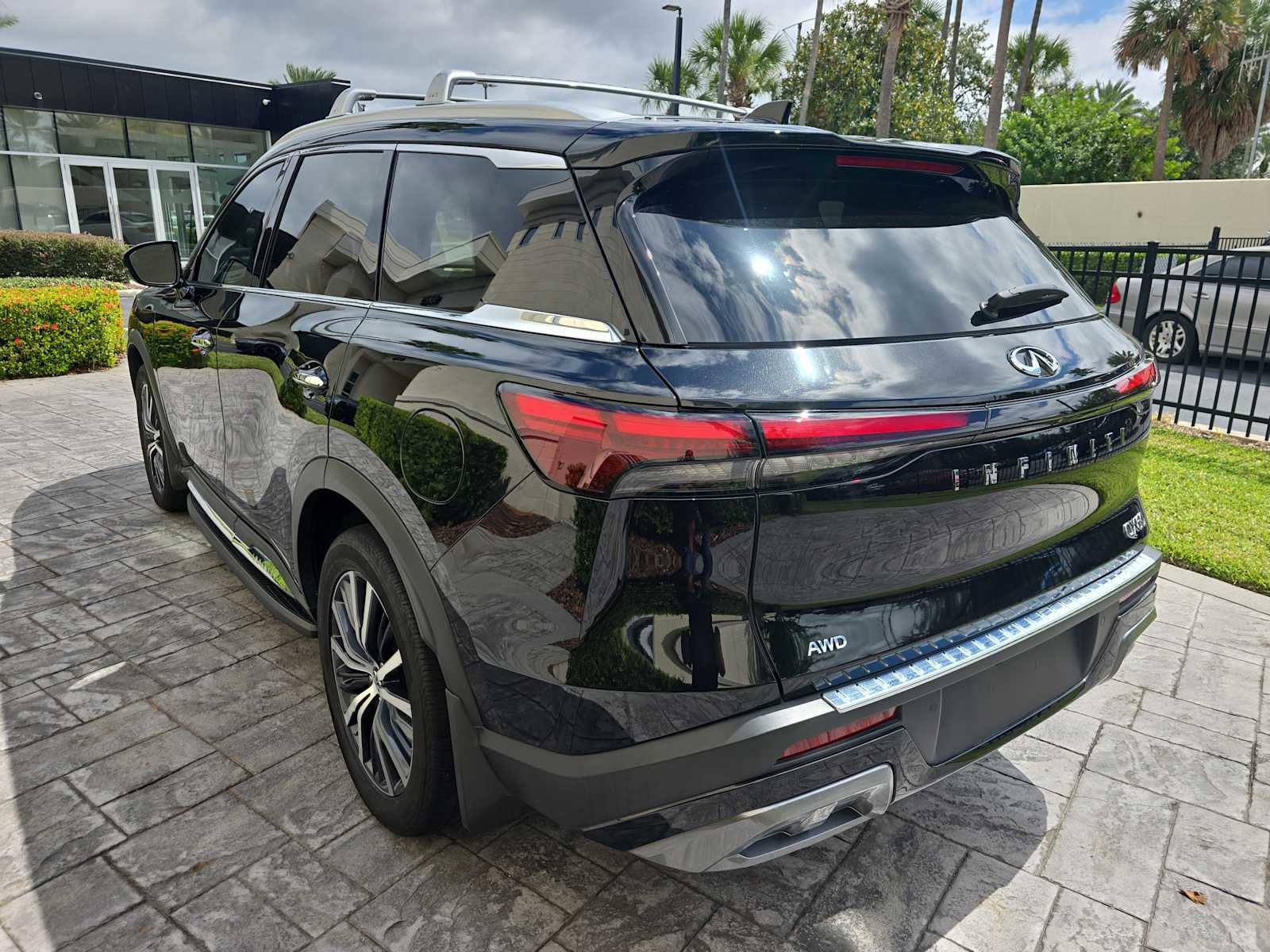 Used 2024 INFINITI QX60 Sensory w/ Vision Package image 7