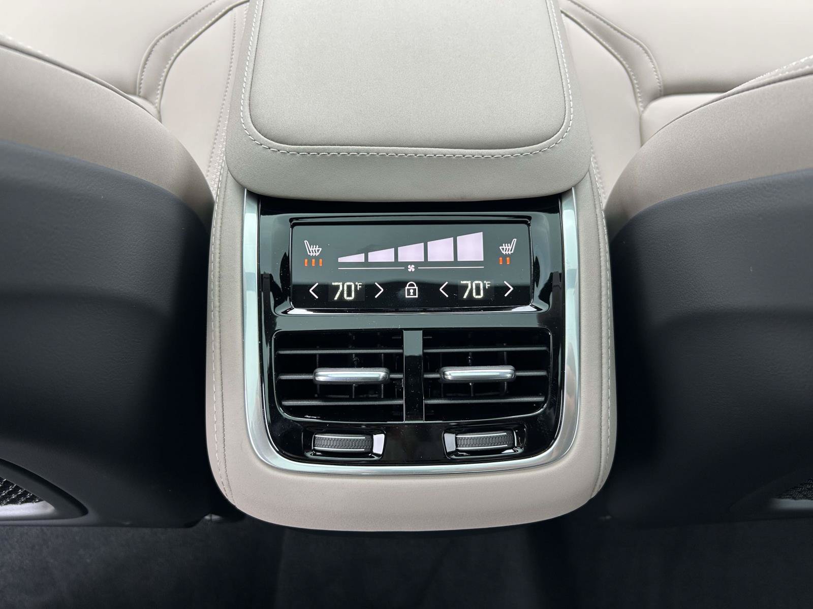 New 2026 Volvo XC90 B6 Plus w/ Protection Package Premier AWD/4WD image 17