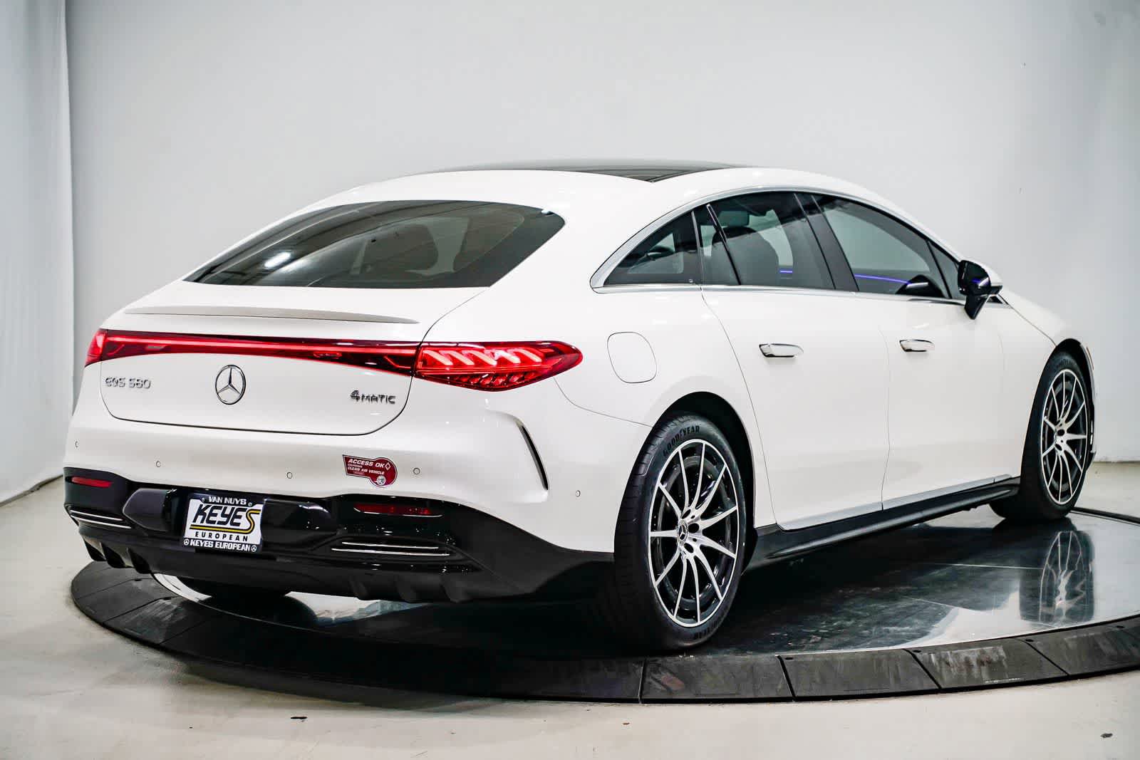 Certified 2023 Mercedes-Benz EQS 580 4MATIC Sedan image 4
