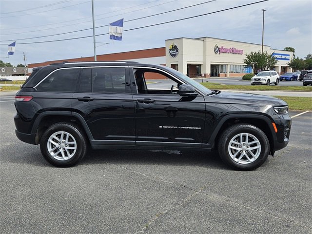 Used 2023 Jeep Grand Cherokee Laredo image 9