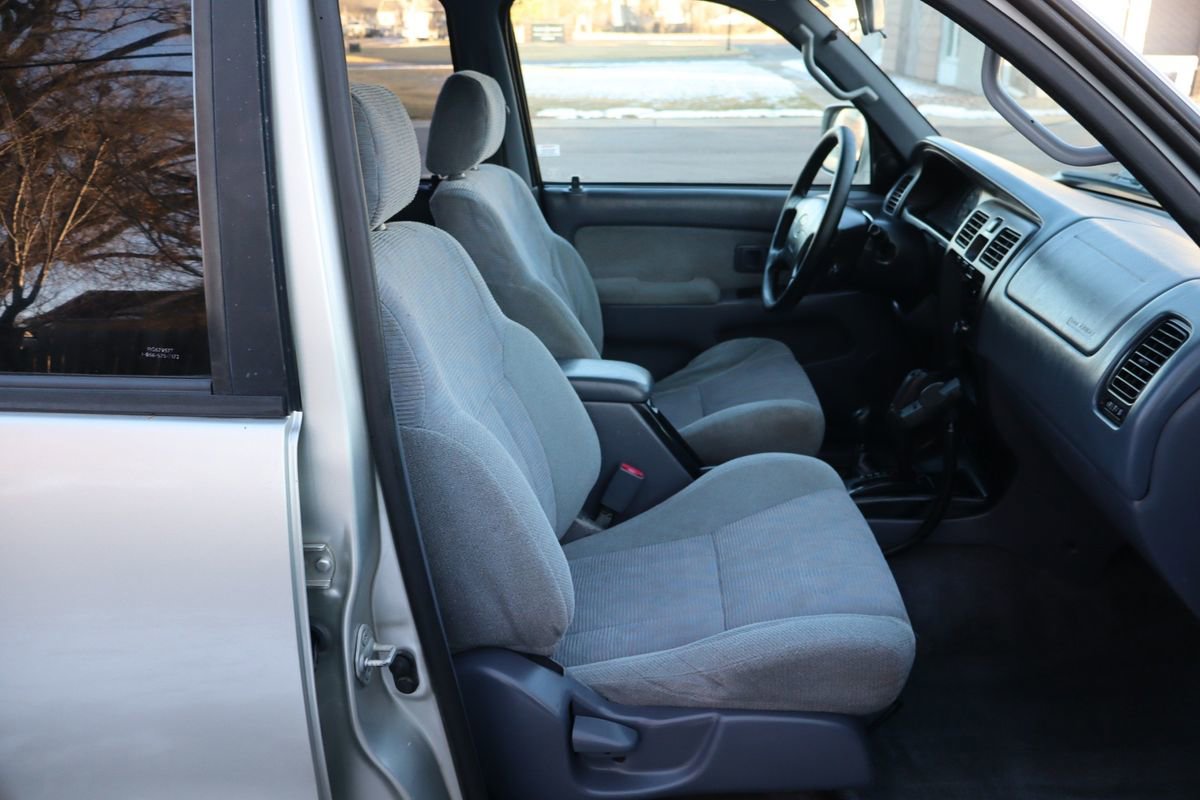Used 2000 Toyota 4Runner SR5 image 22