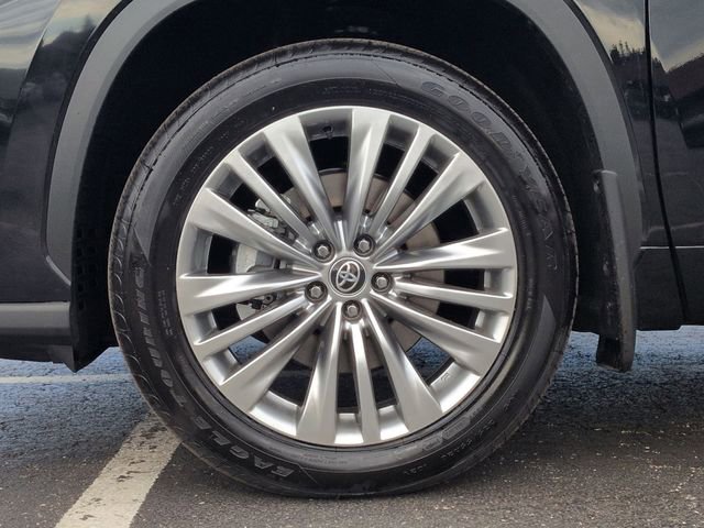 Certified 2026 Toyota Highlander Platinum AWD/4WD image 11