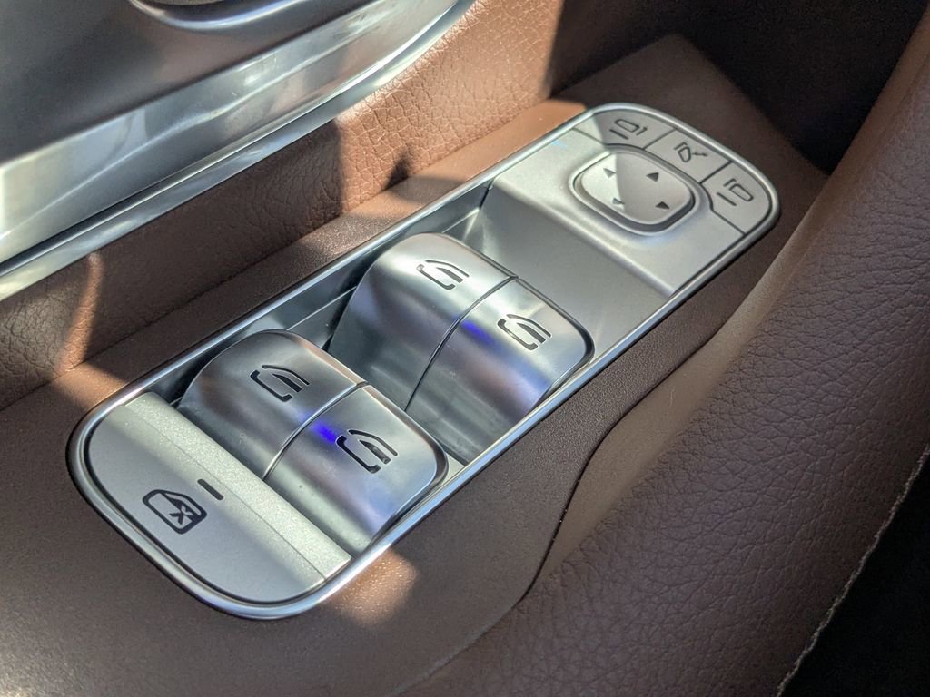 Used 2025 Mercedes-Benz GLE 450e 4MATIC image 8