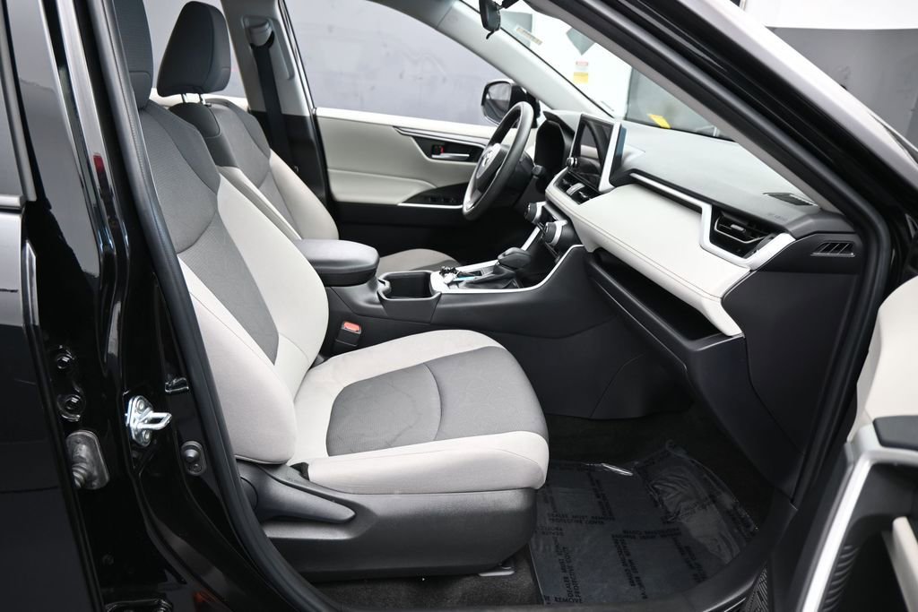 Used 2025 Toyota RAV4 XLE w/ Convenience Package FWD image 39