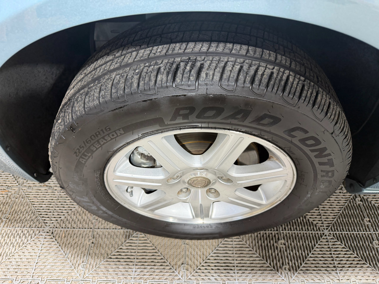 Used 2009 Chrysler Town & Country Touring w/ Flexible Seating Group image 26