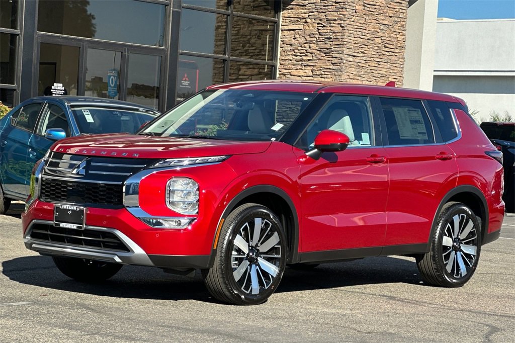 New 2025 Mitsubishi Outlander SE image 9