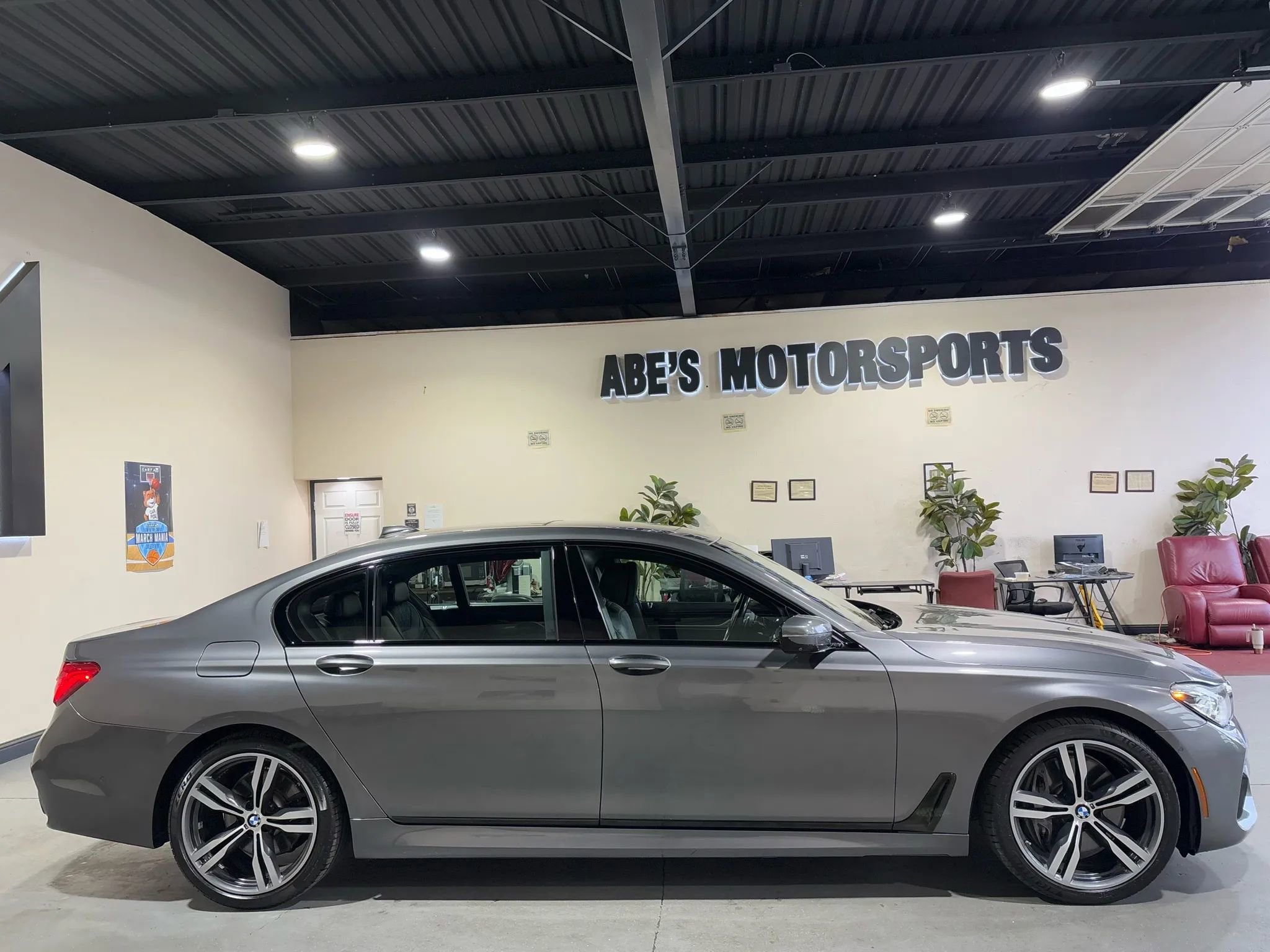 Used 2016 BMW 750i image 4