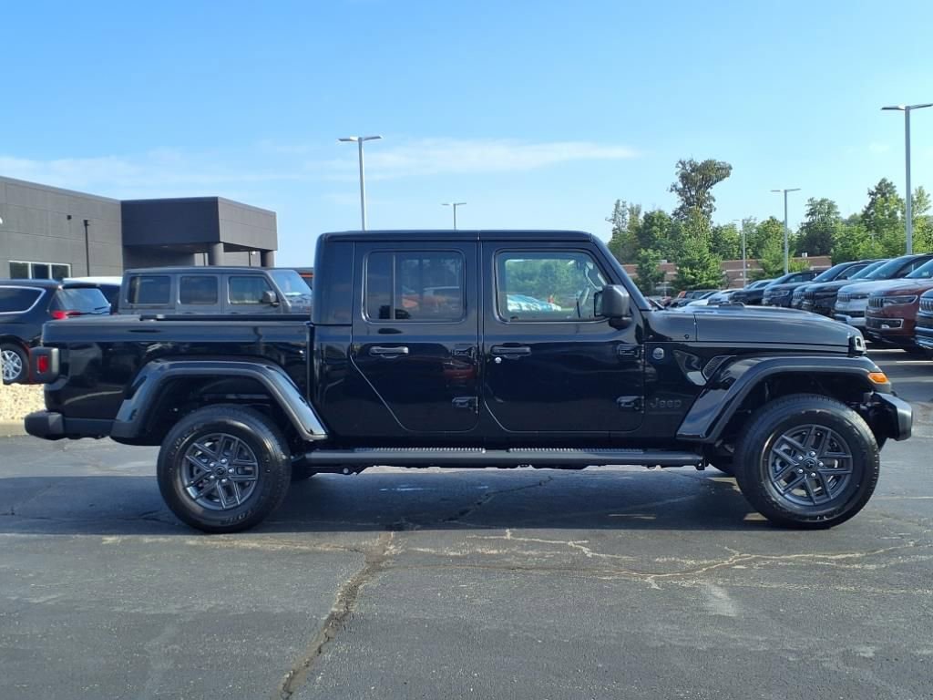 New 2025 Jeep Gladiator Sport image 35