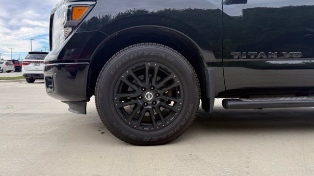 Used 2019 Nissan Titan SV w/ SV Convenience Package AWD/4WD image 9