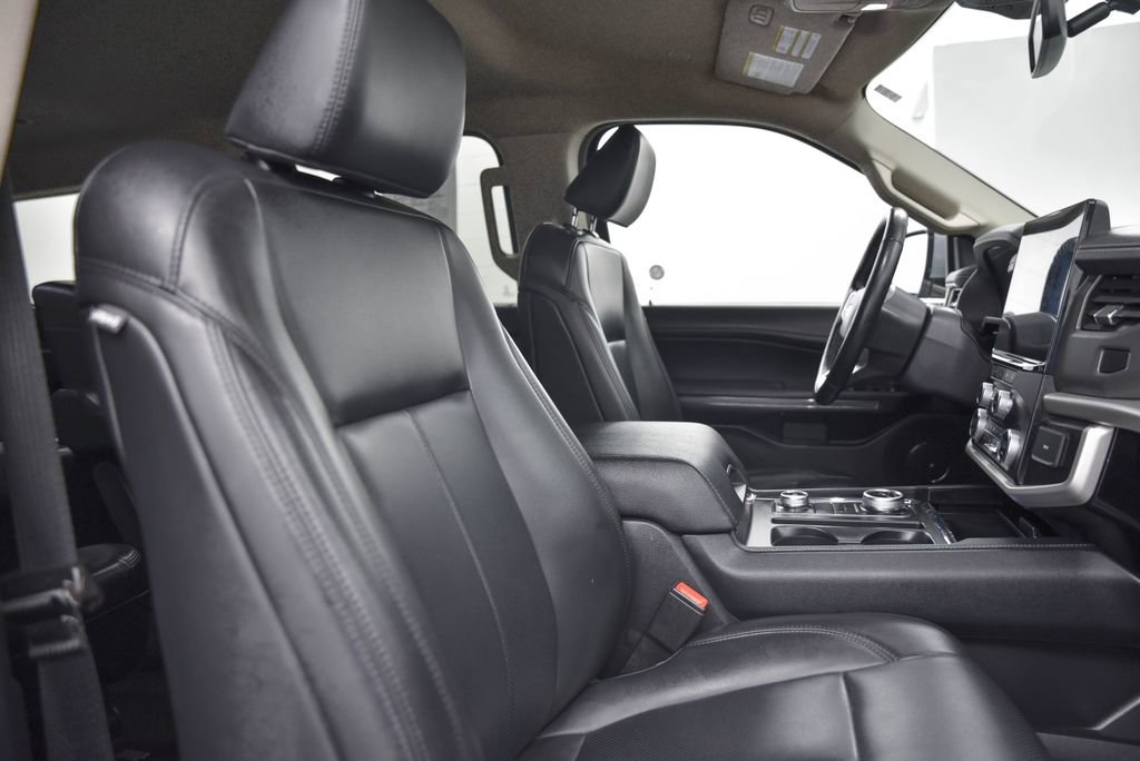 Used 2023 Ford Expedition XLT image 18