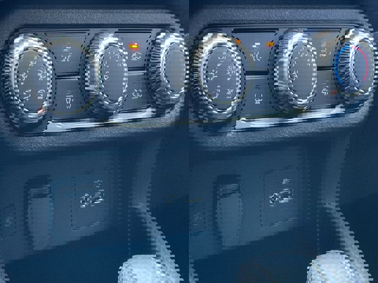 New 2025 Nissan Versa SV w/ Trunk Package image 30