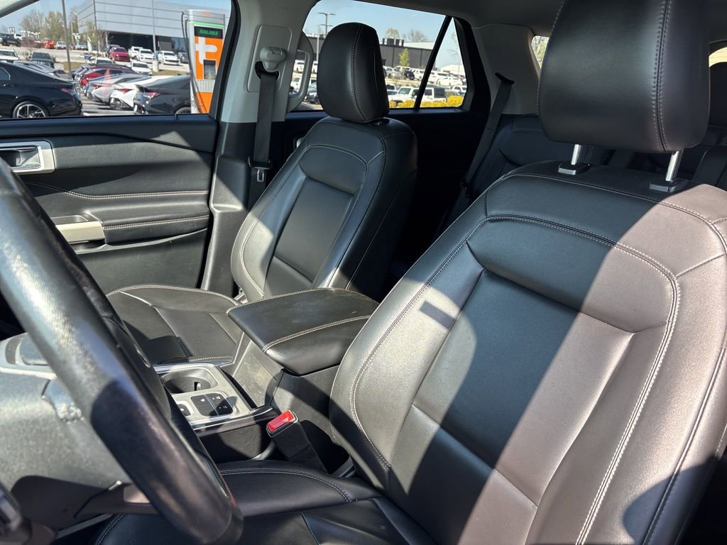 Used 2022 Ford Explorer XLT w/ Equipment Group 202A image 12