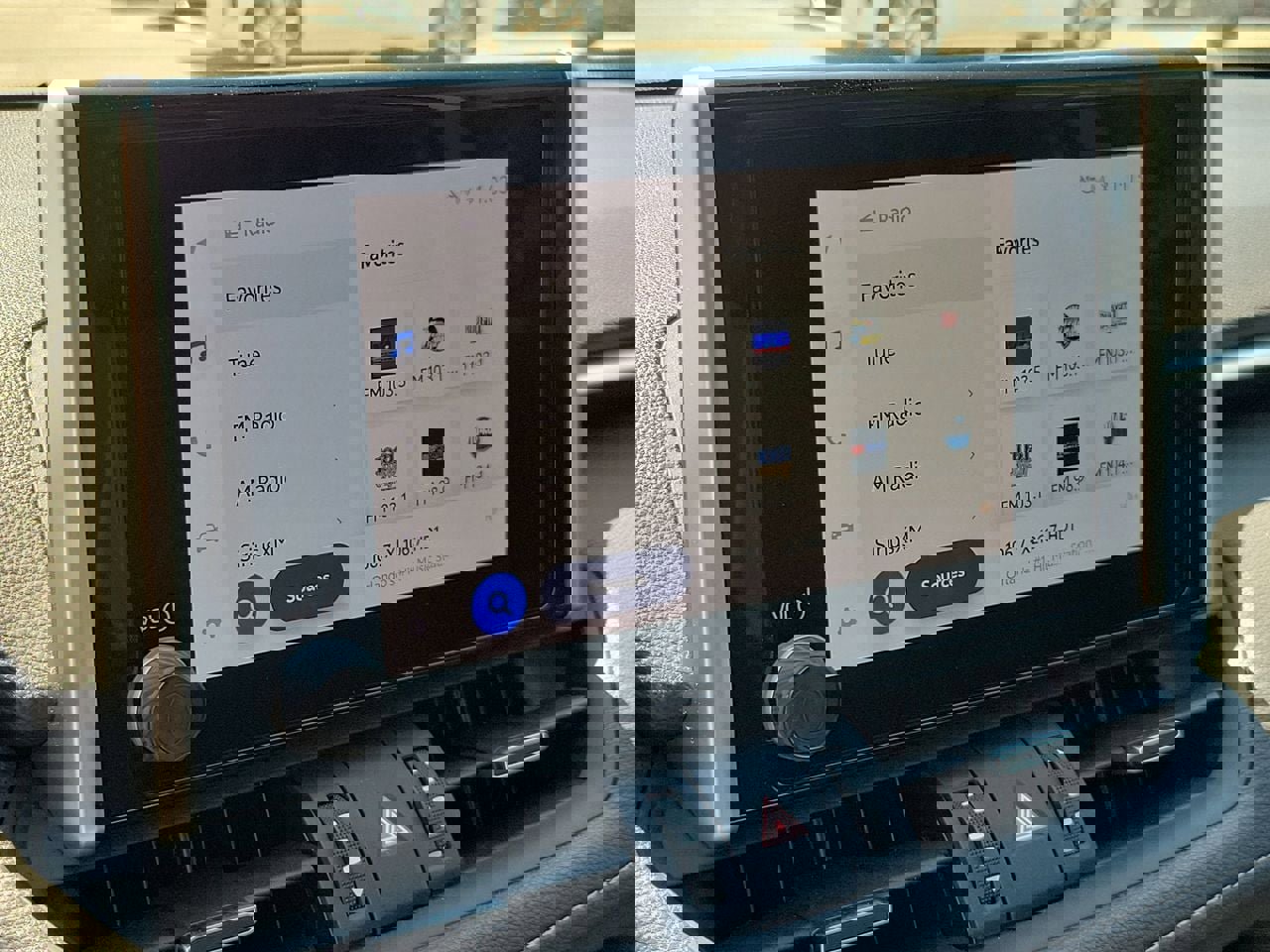 Used 2023 Toyota RAV4 XLE Premium image 25