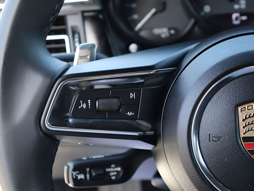 Used 2025 Porsche Macan image 28
