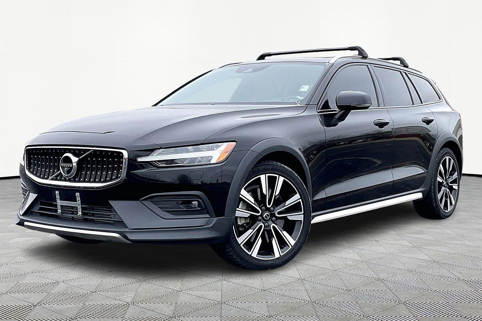 Used 2020 Volvo V60 T5 Cross Country w/ Protection Package Premier image 2