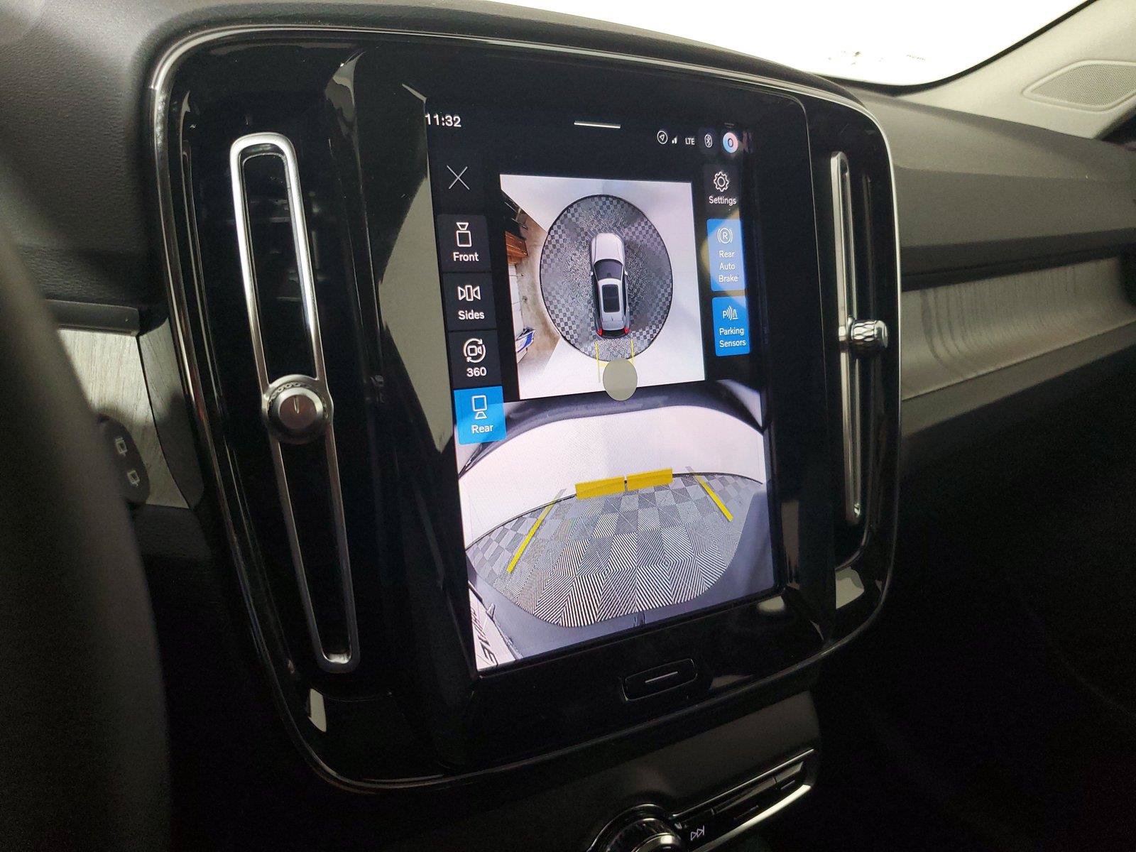 New 2026 Volvo XC40 B4 Plus w/ Protection Package Premier FWD image 29