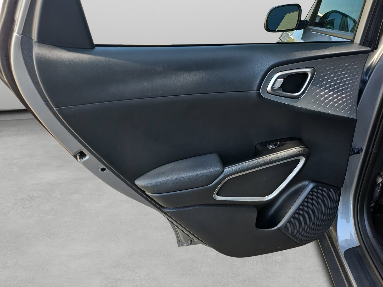 Used 2025 Kia Soul LX w/ LX Technology Package FWD image 35