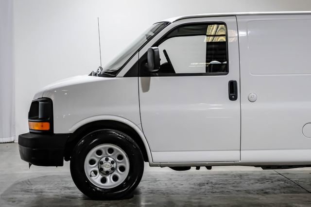 Used 2009 Chevrolet Express 1500 image 25