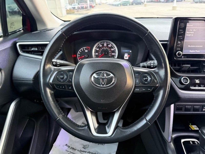 Used 2022 Toyota Corolla Cross LE w/ Moonroof Package image 14
