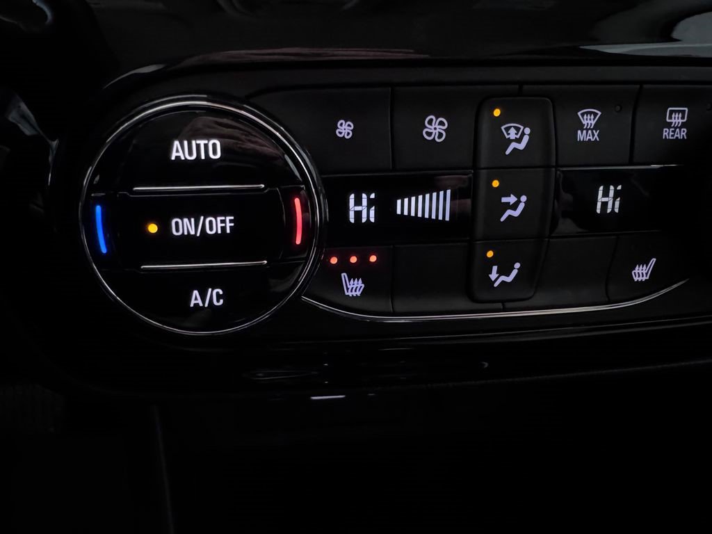 Certified 2021 Buick Encore GX Select w/ Sport Touring Package image 20