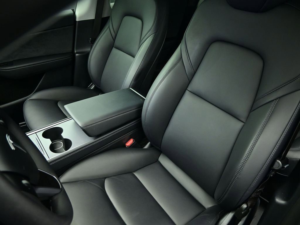 Used 2025 Tesla Model Y Long Range image 46