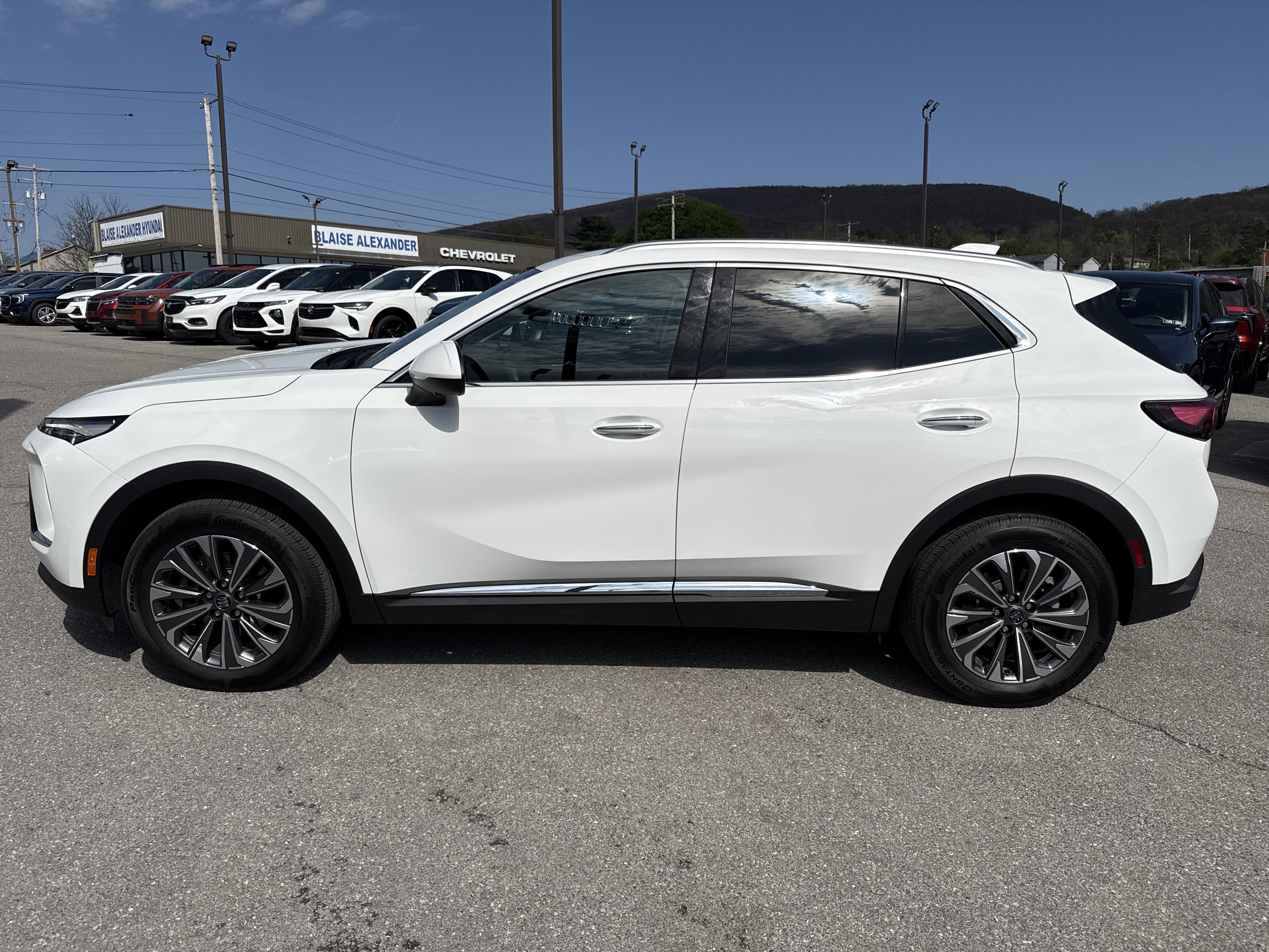 Used 2025 Buick Envision Preferred AWD/4WD image 7