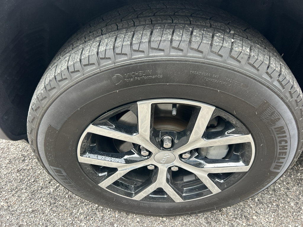 Used 2024 Jeep Grand Cherokee Limited AWD/4WD image 9