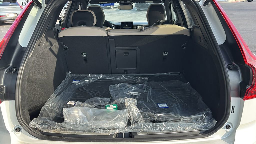 New 2026 Volvo XC60 B5 Plus w/ Protection Package Premier AWD/4WD image 31
