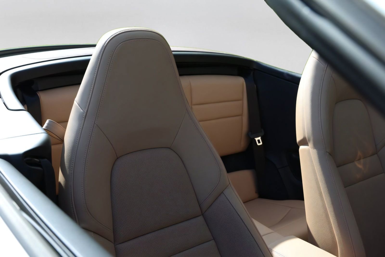 Used 2024 Porsche 911 Carrera RWD image 12