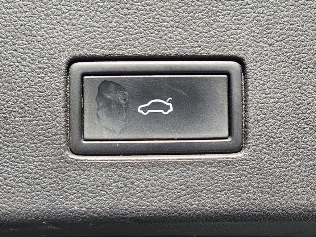 Used 2021 Volkswagen Atlas Cross Sport SEL Premium image 23