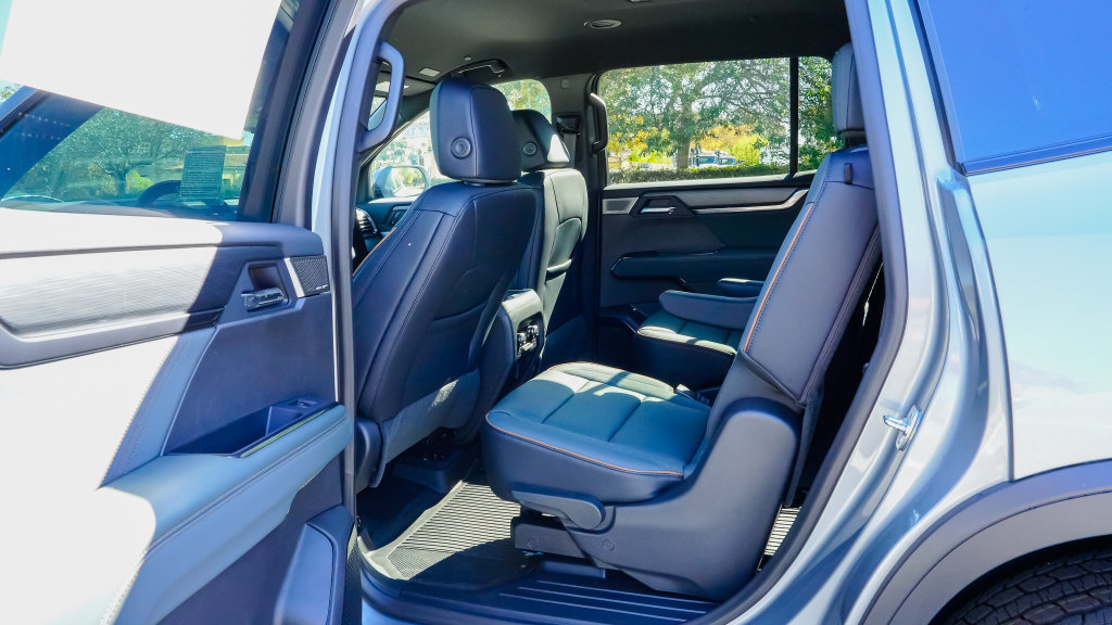 New 2027 GMC Acadia AT4 w/ AT4 Reserve Package AWD/4WD image 9