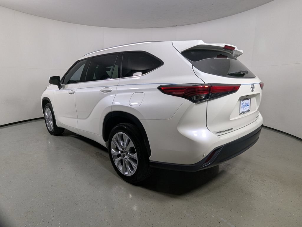 Used 2021 Toyota Highlander Limited FWD image 6