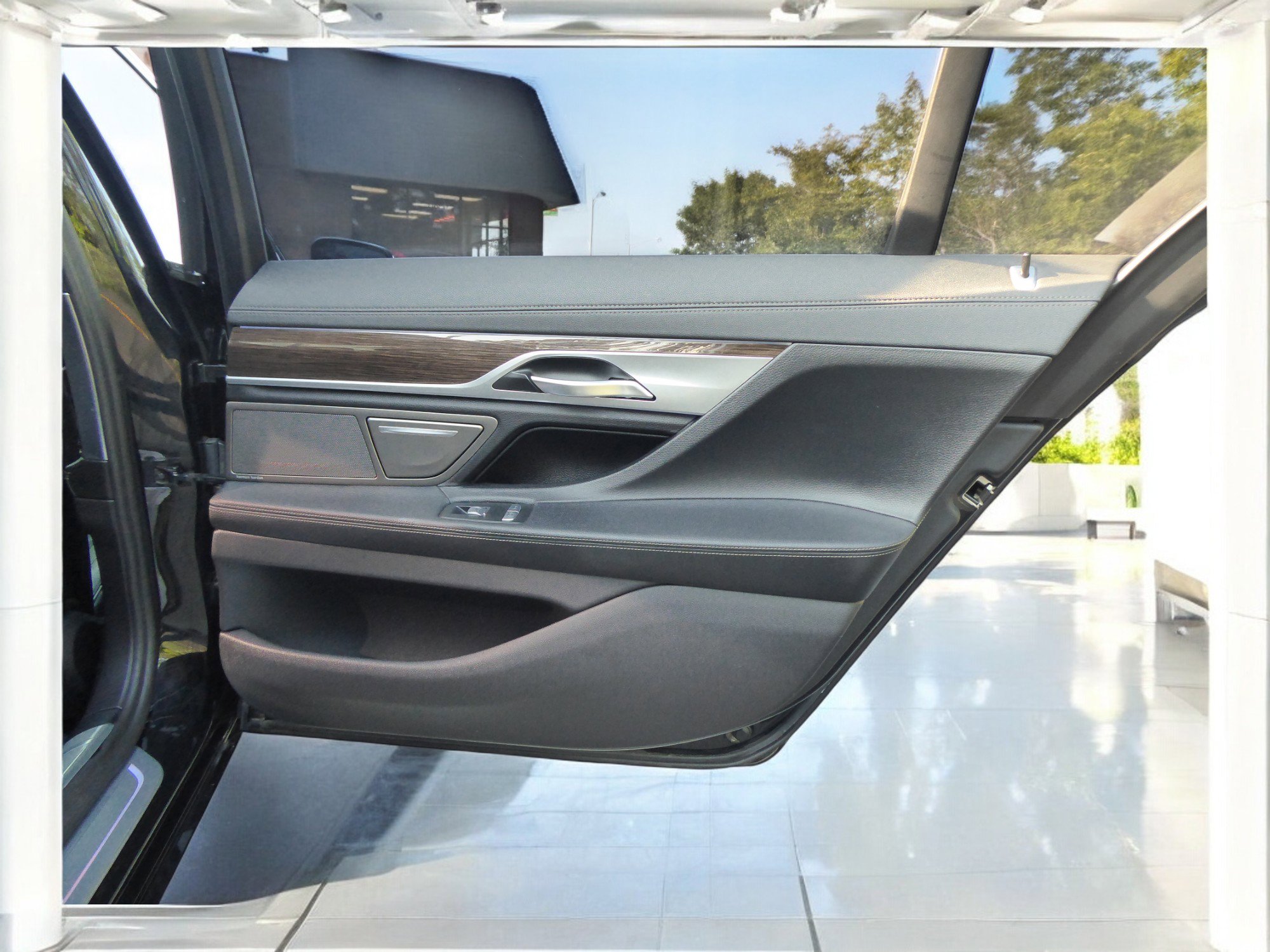 Used 2020 BMW 740i xDrive w/ Cold Weather Package image 20