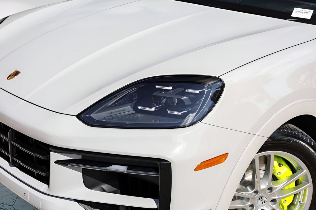 Used 2025 Porsche Cayenne E-Hybrid Coupe AWD/4WD image 3
