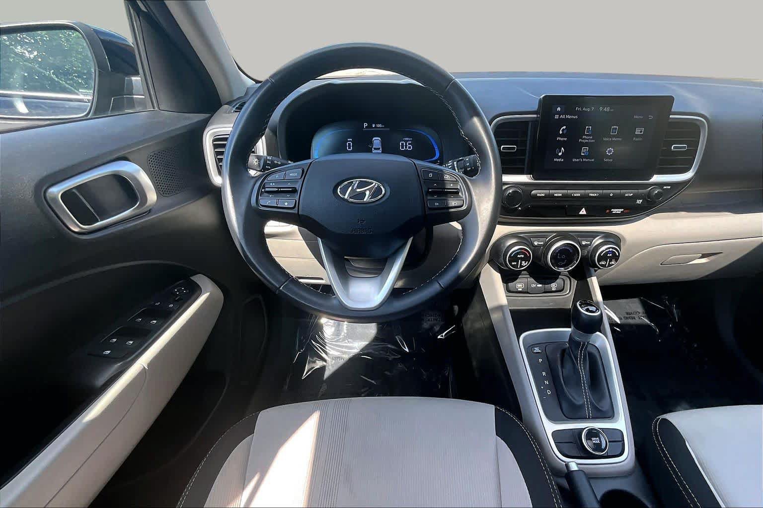 Used 2025 Hyundai Venue SEL FWD image 6