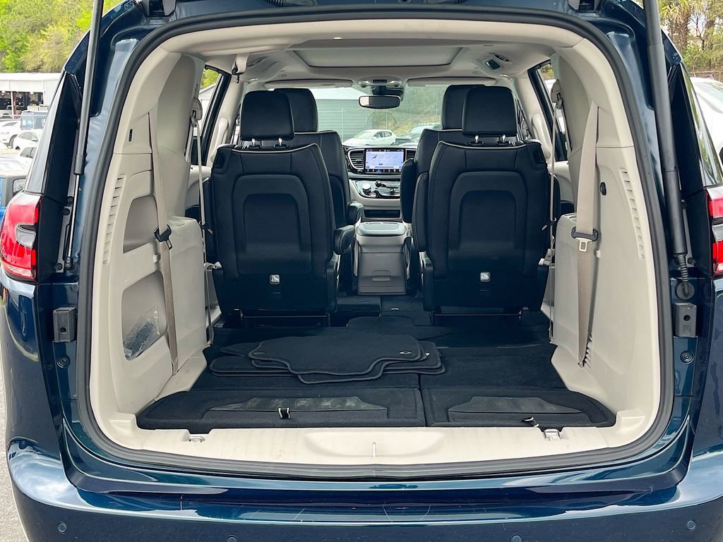 Certified 2024 Chrysler Pacifica Limited image 27
