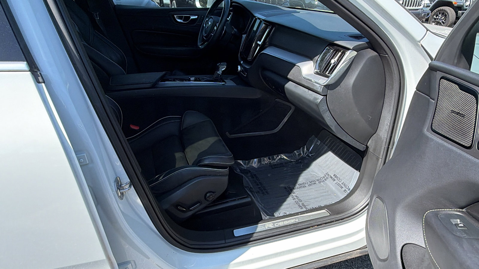 Used 2019 Volvo XC60 T5 R-Design w/ Protection Package FWD image 20