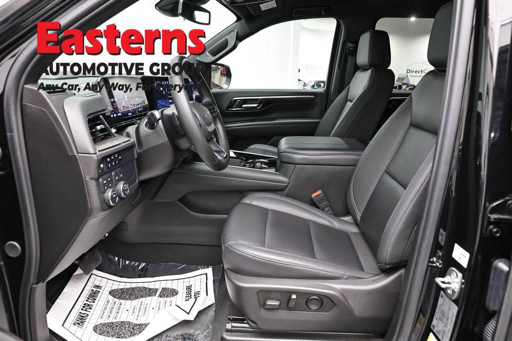 Used 2025 Chevrolet Suburban Z71 AWD/4WD image 14
