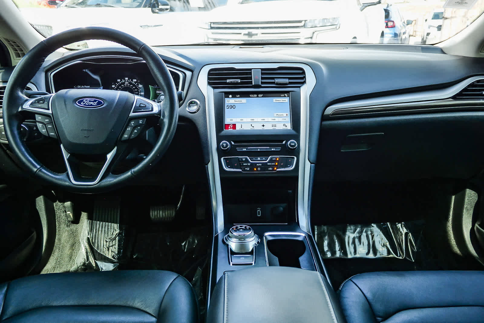 Used 2017 Ford Fusion SE w/ Fusion SE Technology Package FWD image 12