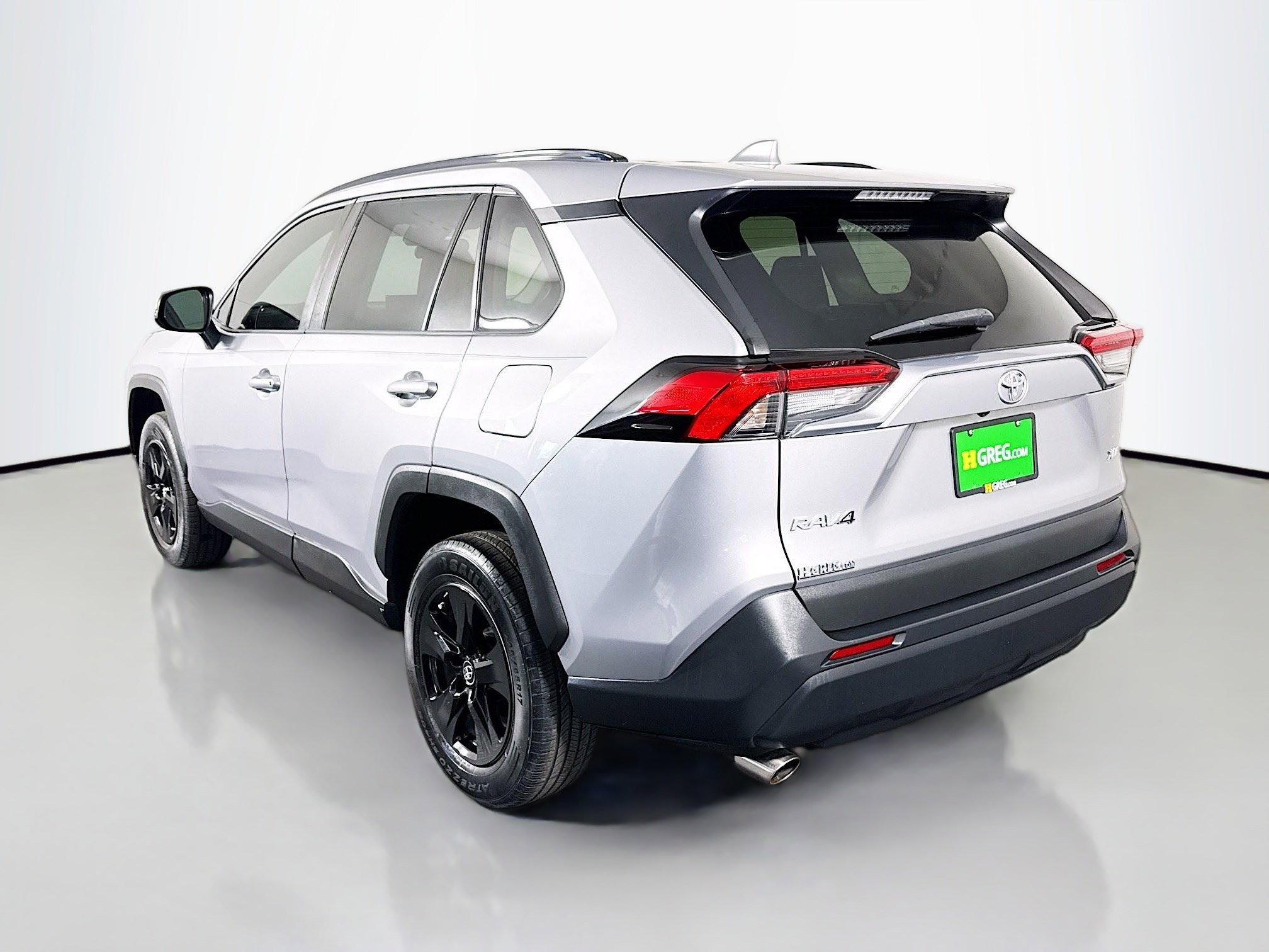 Used 2020 Toyota RAV4 XLE FWD image 7
